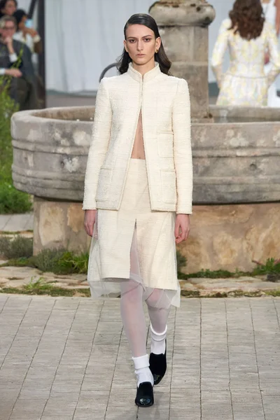 Look 30